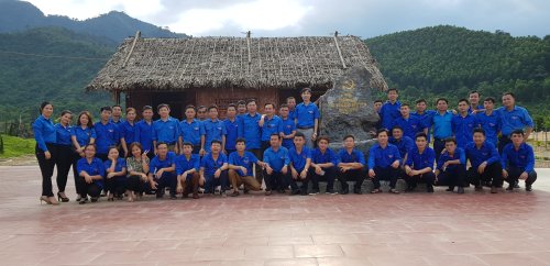 Thăm Khu lưu niệm 70 năm TL Đảng bộ huyện.jpg