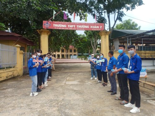 Ảnh 5_ Hoạt động tiếp sức mùa thi tại các điểm thi.jpg