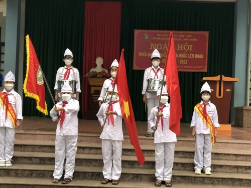 nghi thức đội trường TH Luận Thành.jpg